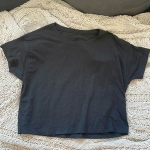 Lululemon cropped tee